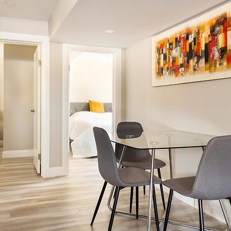 Entire 2 Bedroom Apartment Downtown - U1 كيتشنر المظهر الخارجي الصورة