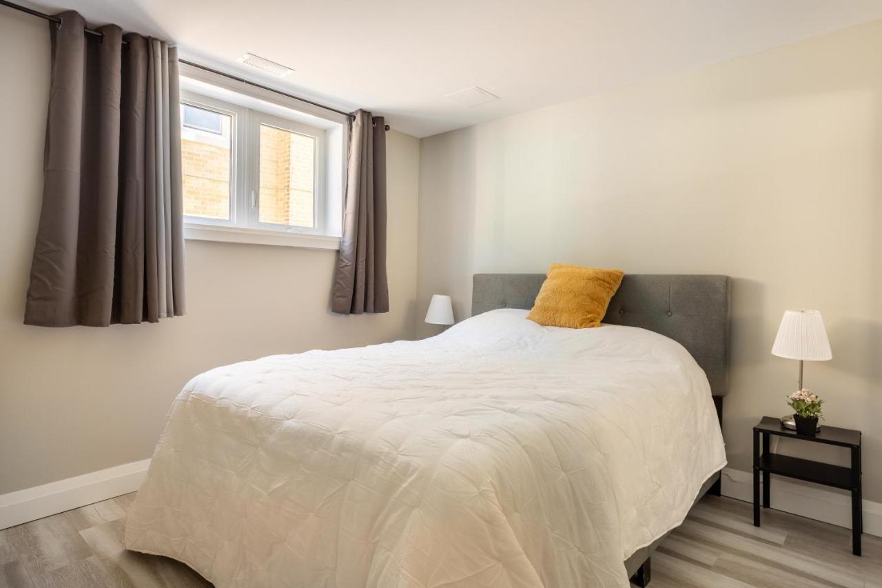 Entire 2 Bedroom Apartment Downtown - U1 كيتشنر المظهر الخارجي الصورة