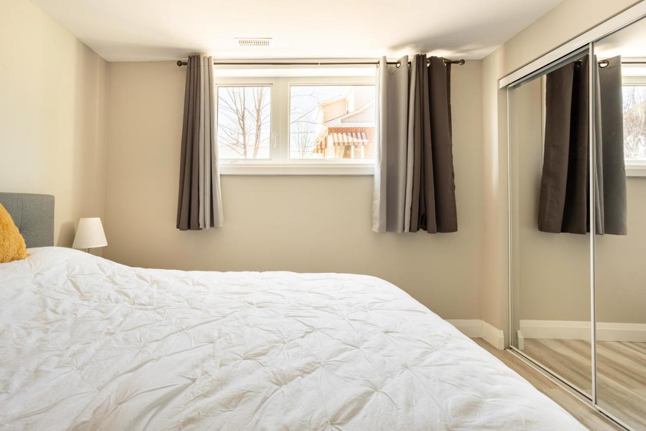 Entire 2 Bedroom Apartment Downtown - U1 كيتشنر المظهر الخارجي الصورة